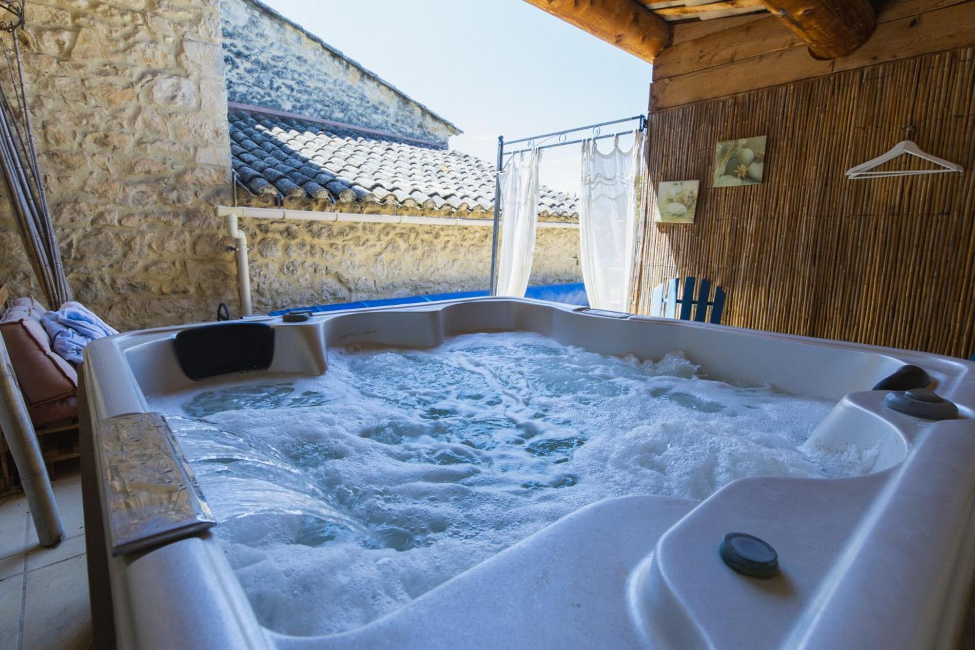 Gite Petit Luberon Chez Manon En Luberon - Vacation Rental In Guest House Lagnes Exterior photo